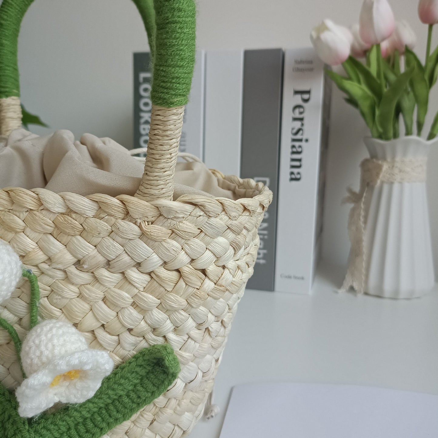 The White daffodil Woven Straw Handbag