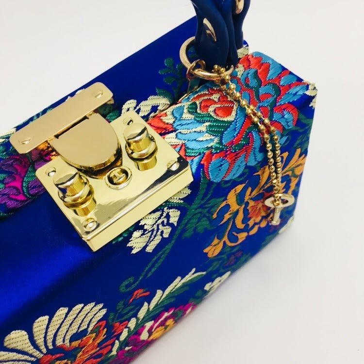 The Exquisite Flower Retro Antique Embroidered Flower Handbag
