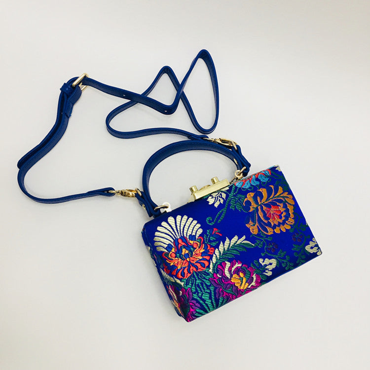 The Exquisite Flower Retro Antique Embroidered Flower Handbag