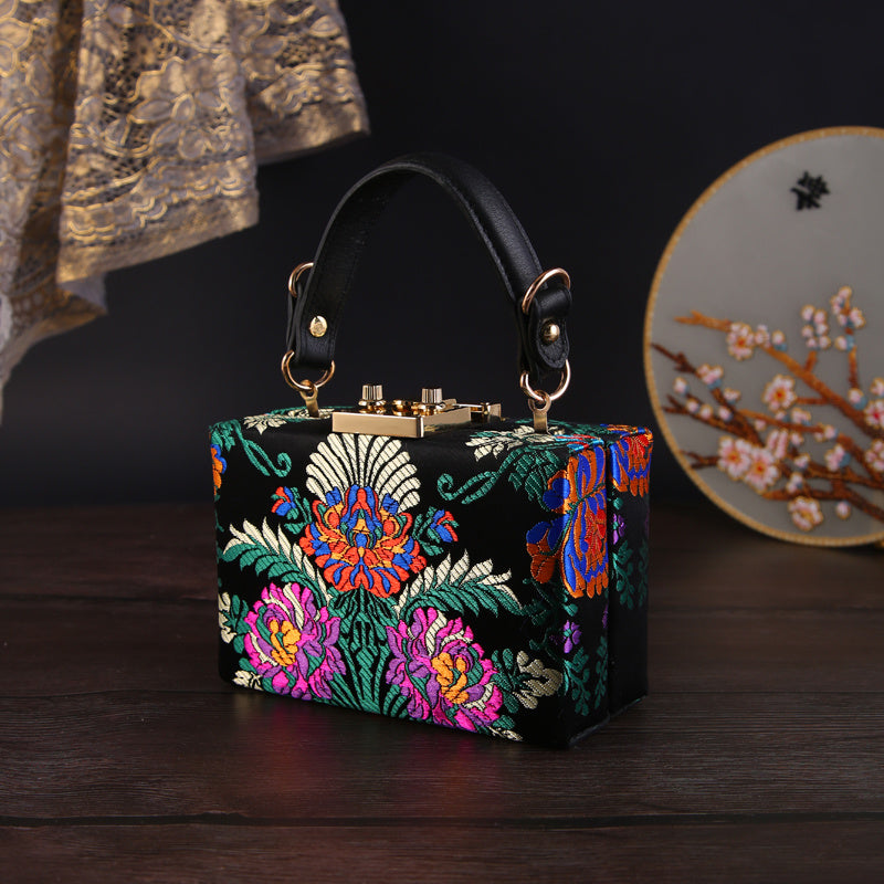 The Exquisite Flower Retro Antique Embroidered Flower Handbag
