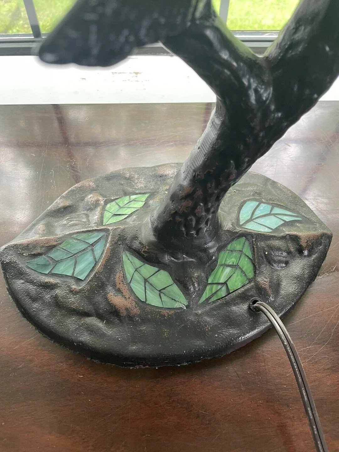 2 Light Tiffany-style featuring Leafs & Grapes Table Lamp Oval Shape 20" Shade