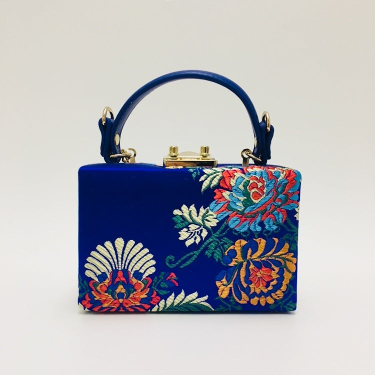 The Exquisite Flower Retro Antique Embroidered Flower Handbag