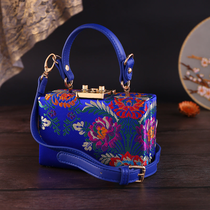 The Exquisite Flower Retro Antique Embroidered Flower Handbag